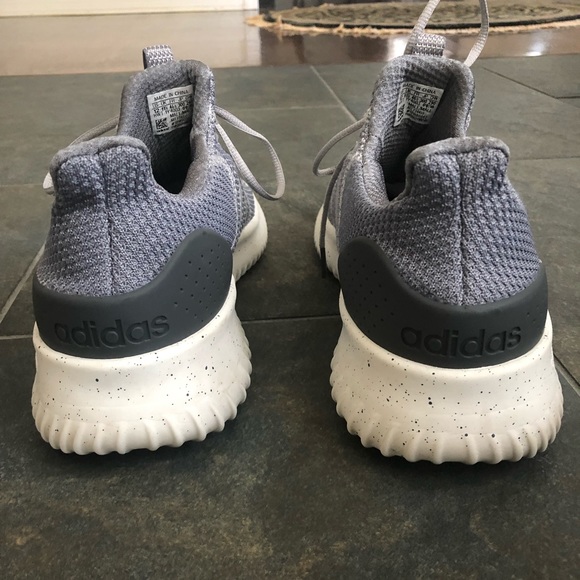 Adidas tennis shoes - Picture 4 of 5